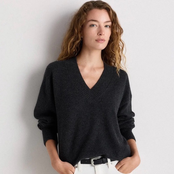 NWT QUINCE Women Mongolian Cashmere Oversized V-Neck Sweater Heather Charcoal XS - Picture 2 of 11